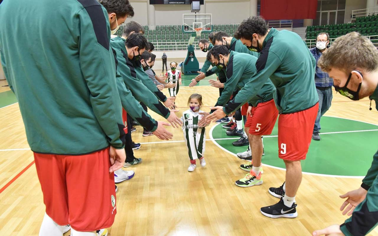 İzmir'deki depremin mucizesi Ayda'dan içleri ısıtan 'iyiyim' pozu