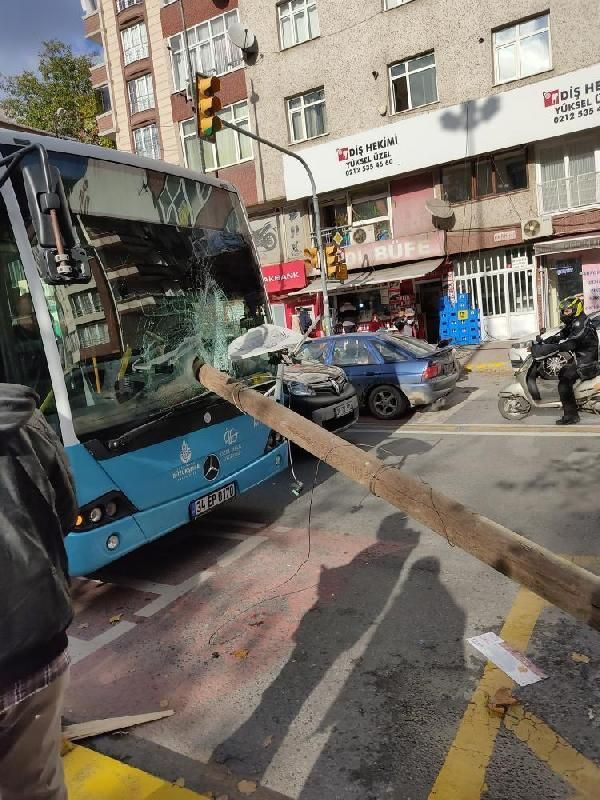 İstanbul'da korkunç kaza! Otobüsün camından direk girdi, şoförü kıl payı ölümden döndü