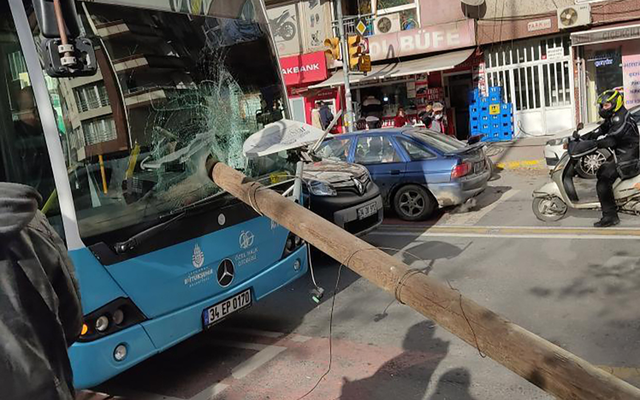 İstanbul'da korkunç kaza! Otobüsün camından direk girdi, şoförü kıl payı ölümden döndü