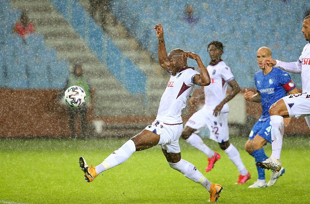 Abdullah Avcı ile ilk maçına çıkan Trabzonspor, BB Erzurumspor'u tek golle geçti