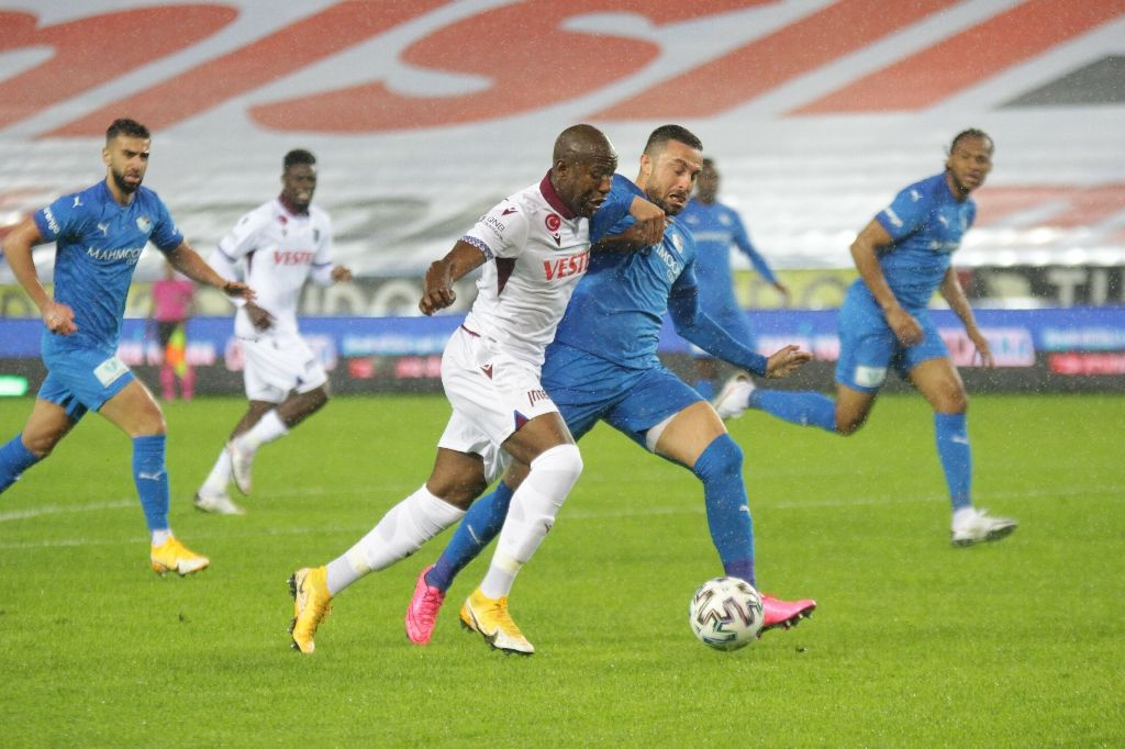 Abdullah Avcı ile ilk maçına çıkan Trabzonspor, BB Erzurumspor'u tek golle geçti