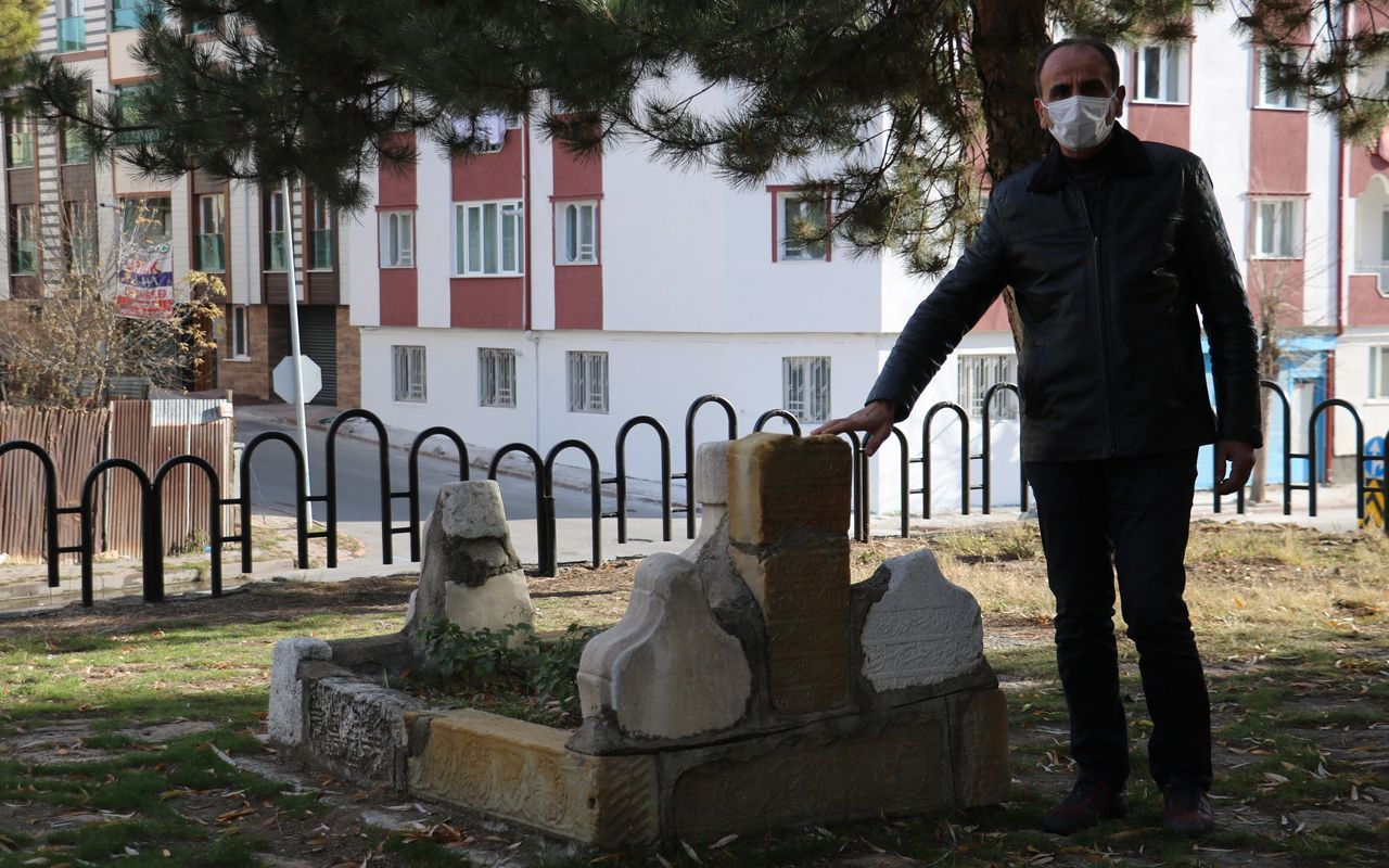 Sivas'ta tartışmalara konu olan 'tek mezar'ın hikayesi şaşırttı cadde ismini ondan aldı
