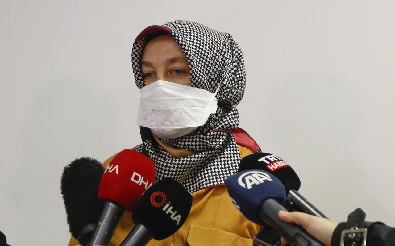 Çin aşısı Ankara'da başladı ilk aşı gönüllü olan öğretmen anne ile kızına