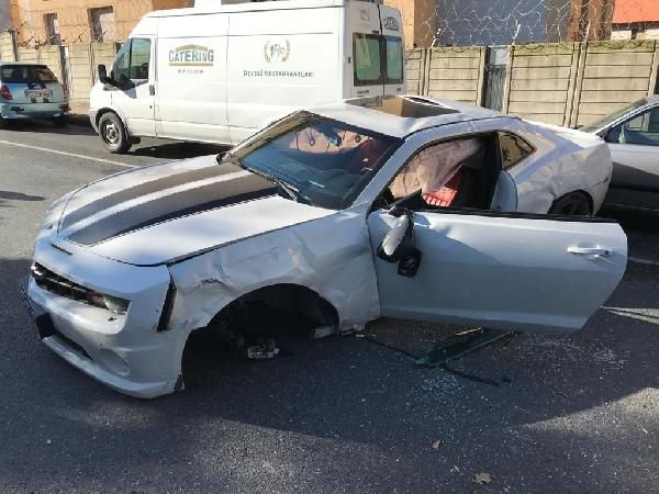 Sosyal medya fenomeni Enes Batur kaza yaptı!  Lüks otomobili paramparça oldu