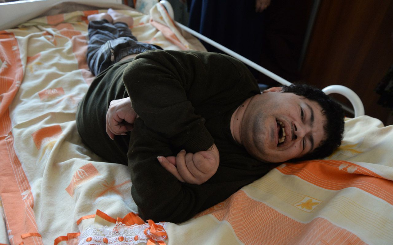 Mersin'de 11 çocuklu ailede yatağa mahkum Übeytullah'ın yüzü güldü