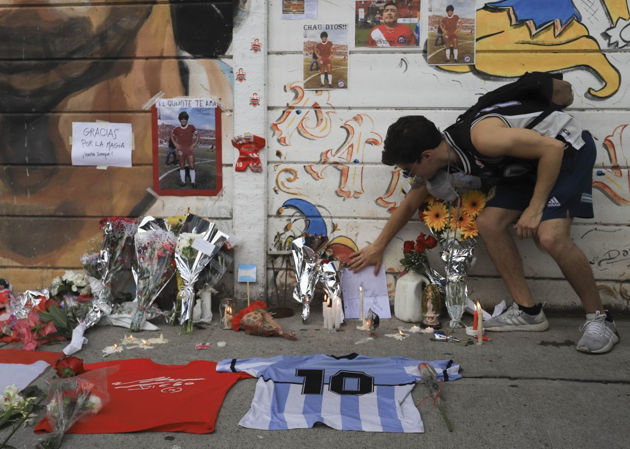 Maradona'nın ölümünde kahreden detay mezar taşına bakın ne yazılacak