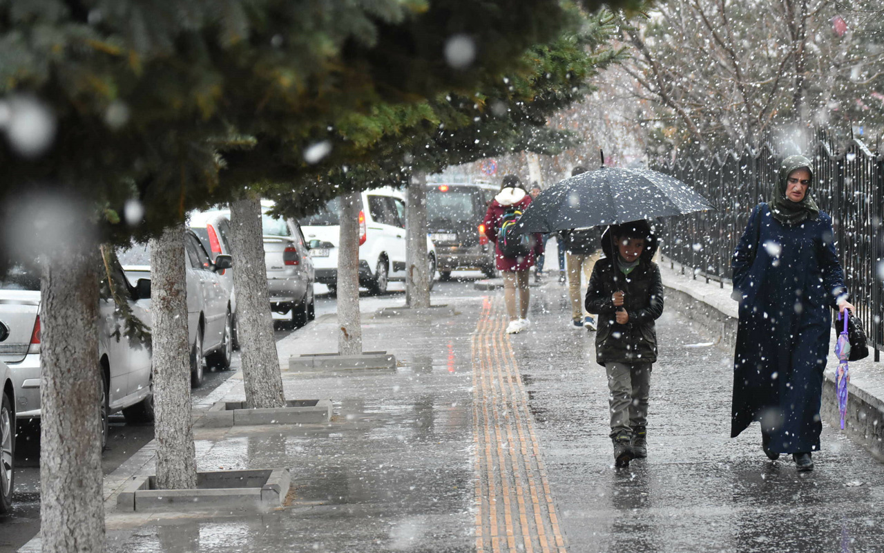 Meteoroloji'den 3 kritik uyarı birden! Rize, Artvin ve Hakkari'ye kar geliyor