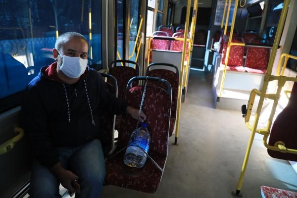 Antalya'da ilginç çözüm! Otobüste 5 litrelik plastik su bidonuyla koronavirüs önlemi aldı