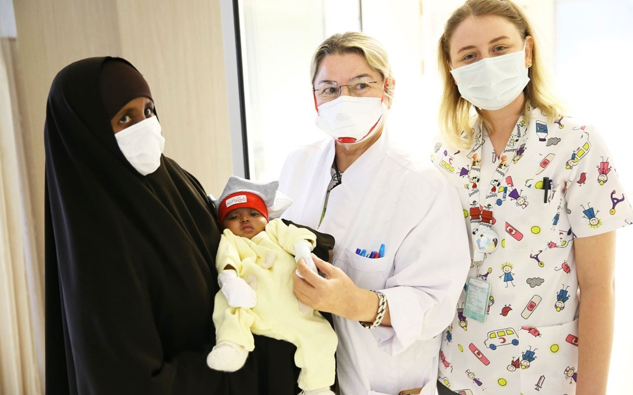 4 bacaklı doğan Somalili bebek şifayı Türkiye'de buldu