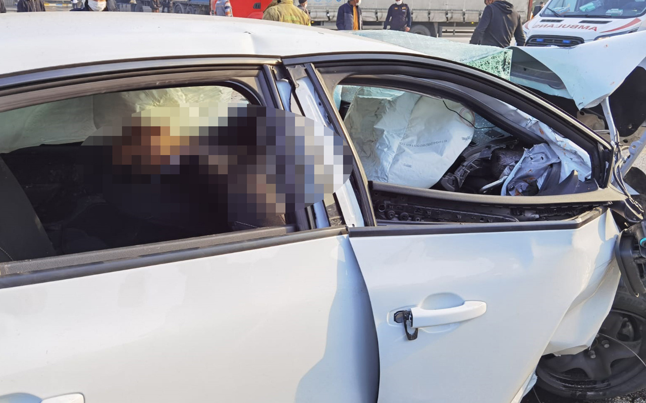 Bursa'da kaza sonrası yaşanan can pazarı! Otomobiller çarpıştı 2 kişi öldü 3 kişi yaralandı