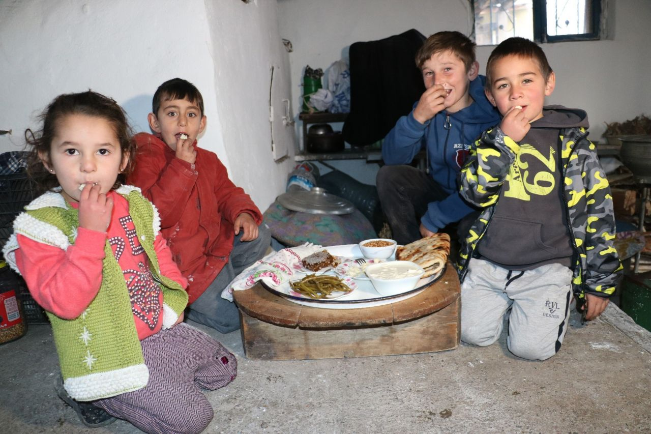 Sivas'ta 6 ay kumda gömülü kalıyor peyniri tadan bir daha vazgeçemiyor