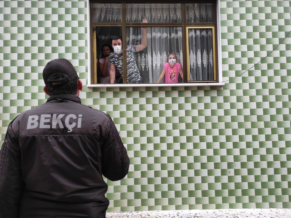 Bursa'da karantinadaki evlere bekçi denetimi! Çat kapı geliyorlar