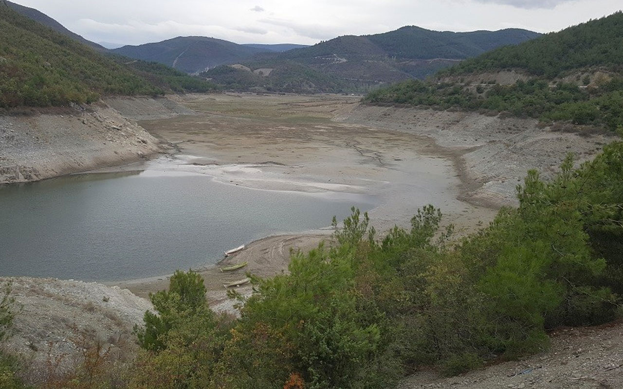 Samsun'da Altınkaya Barajı'nda sular çekildi, kayıklar karada kaldı
