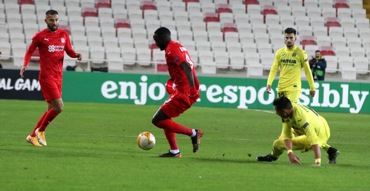 UEFA Avrupa Ligi'nde Villarreal'e kaybeden Sivasspor'un umudu son maça kaldı