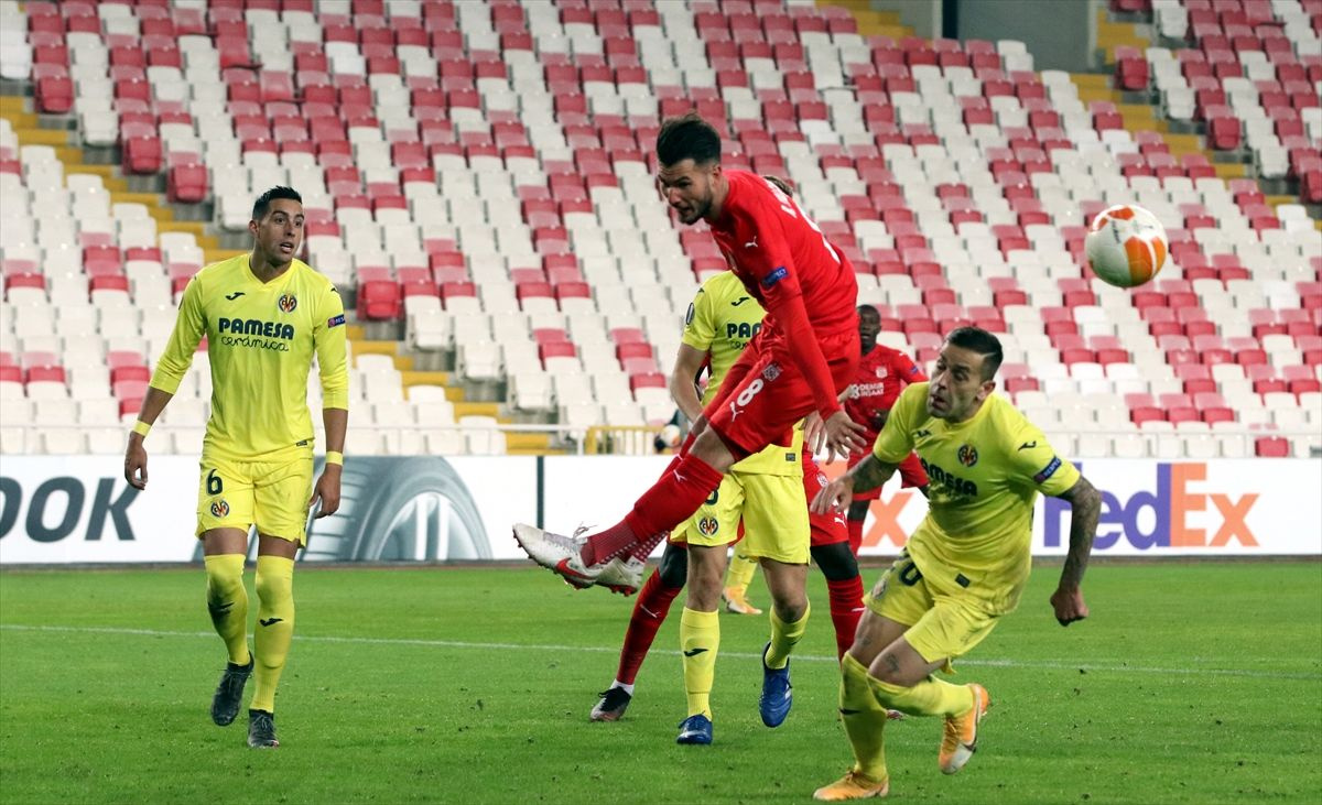 UEFA Avrupa Ligi'nde Villarreal'e kaybeden Sivasspor'un umudu son maça kaldı
