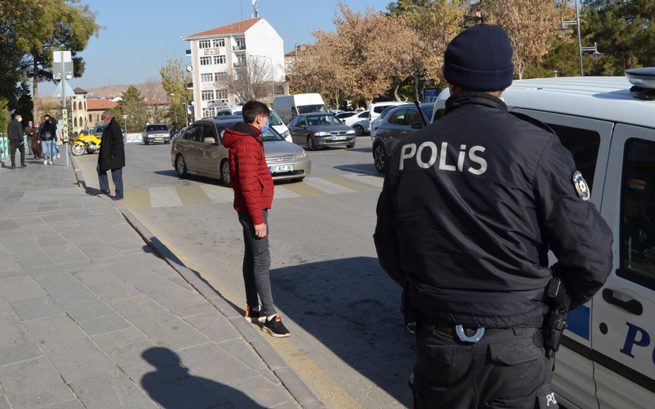 Aksaray'da akşam test yaptırdı sabah sokakta! Belirtileri olan genç pozitif çıktı