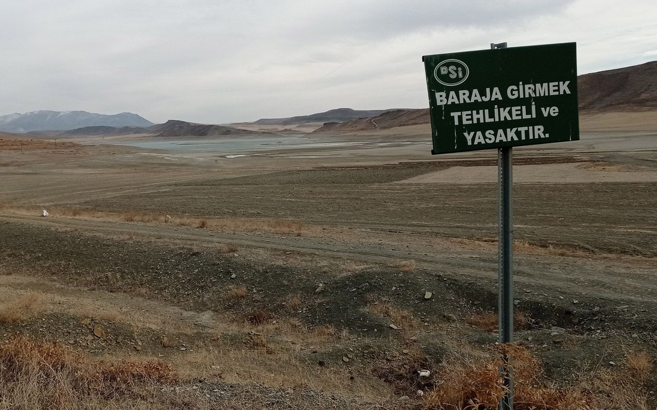 Baraj çekildi mezarlar ortaya çıktı! Sivas'ta yüzmeye korkuyorlardı