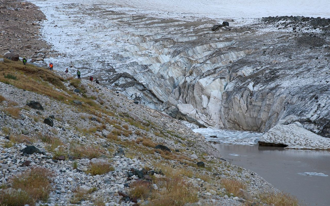 Türkiye'nin en büyük vadi buzulu! Hakkari'deki Uludoruk 5 başlıkta mercek altına alınıyor