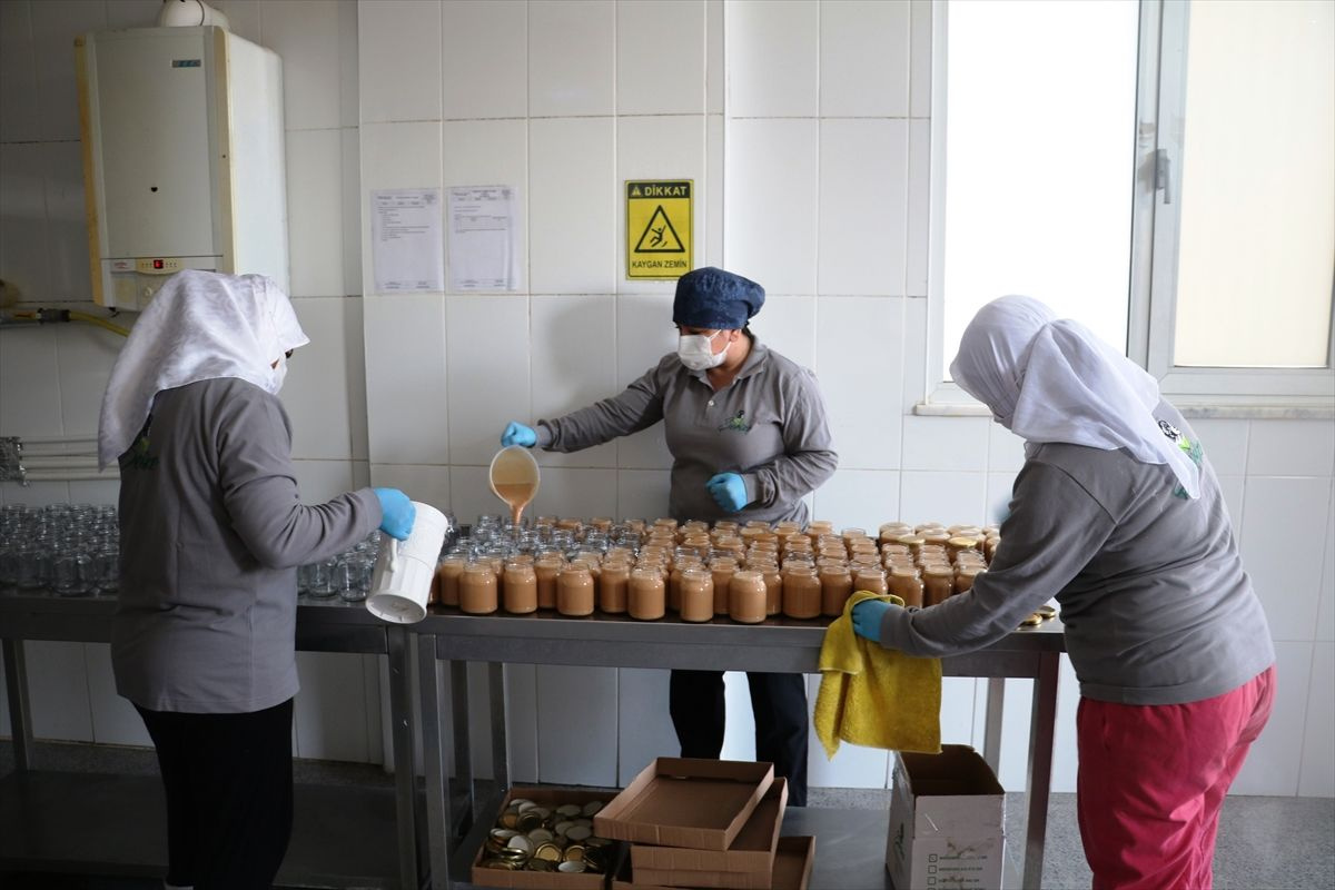 Kapı kapı gezerek satıyordu şimdi 2 işletme sahibi oldu