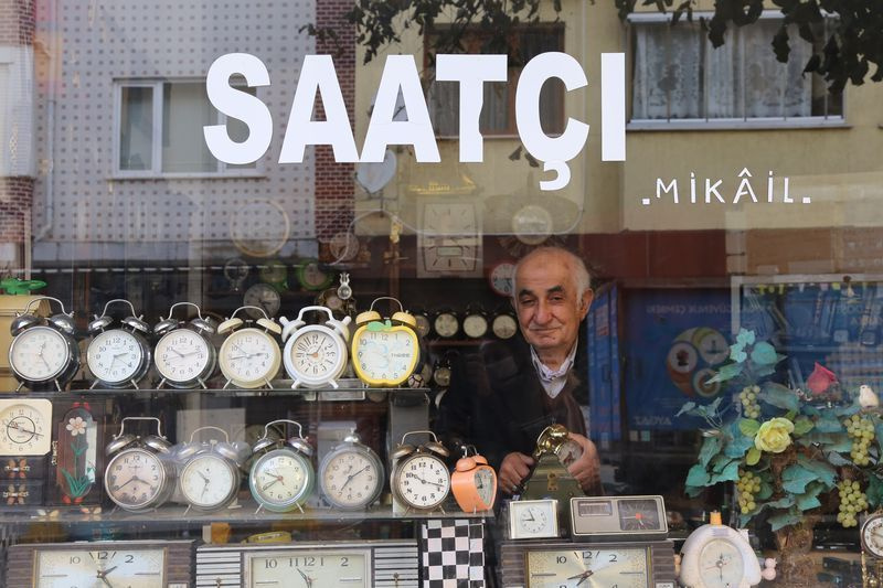Türkiye'nin en yaşlı ustası Kocaeli'de! Parmakları beyin cerrahı gibi çalışıyor