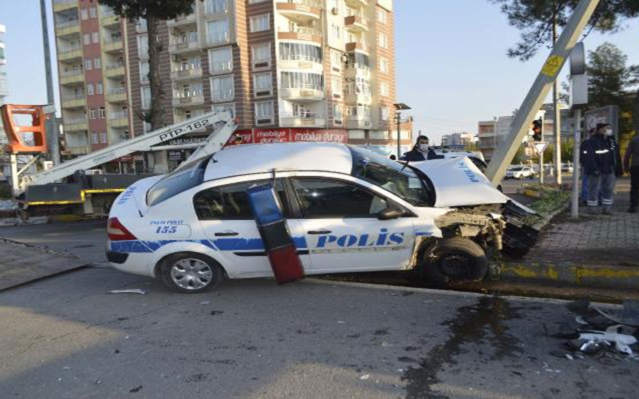 Adıyaman'da otomobil ile ekip aracı çarpıştı! 2 polis yaralandı