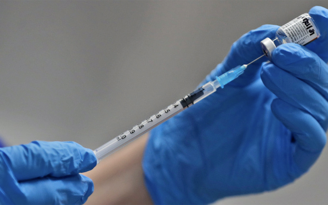 İngiltere ve Rusya'nın koronavirüs aşıları birlikte denenecek