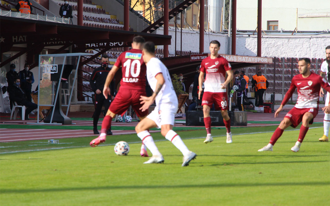 A. Hatayspor evinde Fatih Karagümrük'ü 3 golle yendi