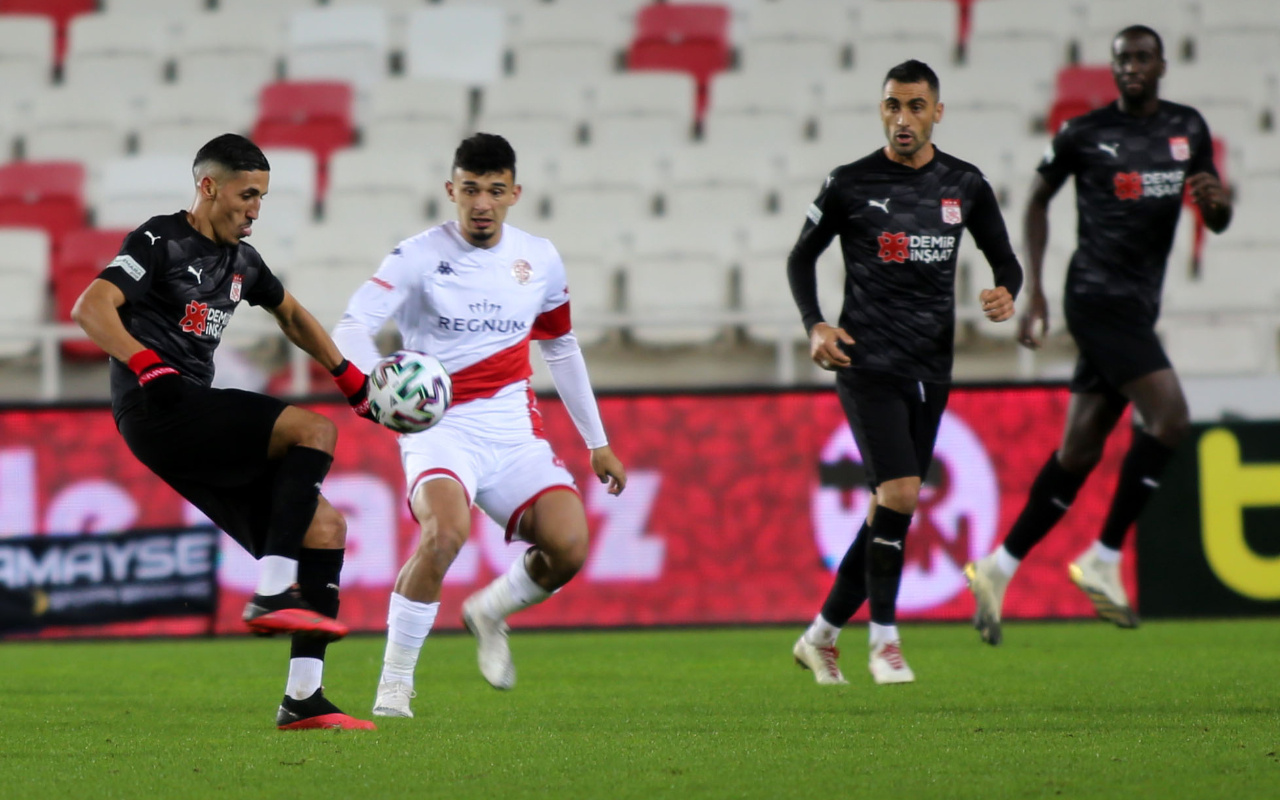 Sivasspor-Antalyaspor maçında gol sesi çıkmadı