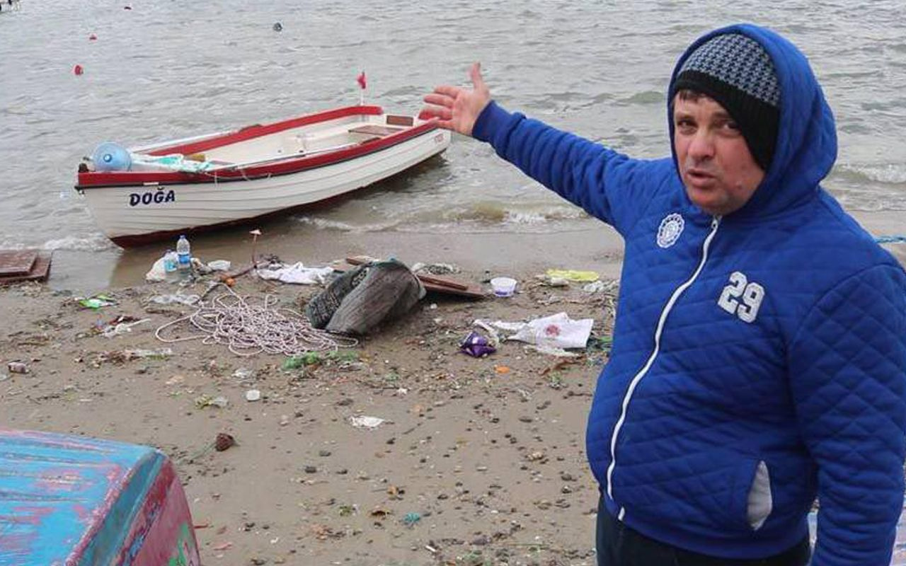 İzmir'de etkili olan fırtına Foça'da limanı vurdu! Sahilde sağlam tekne kalmadı