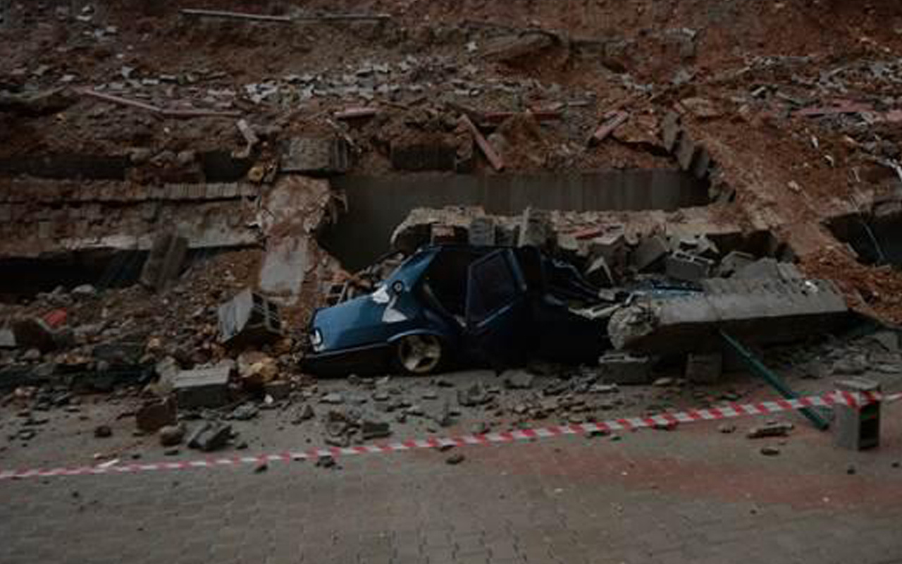 Kahramanmaraş'ta istinat duvarının çökme anı kamerada