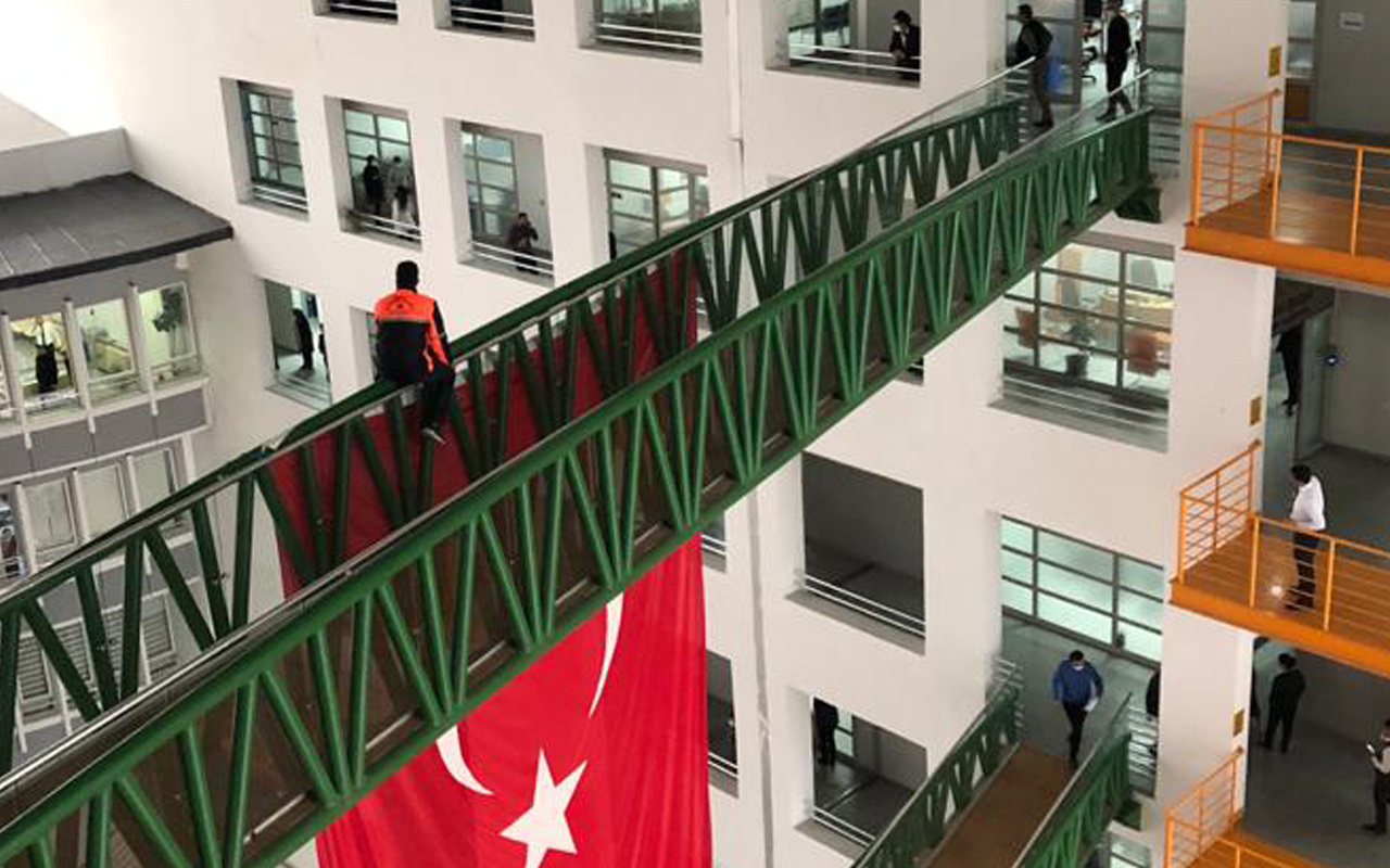 Malatya'da belediye binasında intihar şoku! Belediye çalışanı son anda engellendi