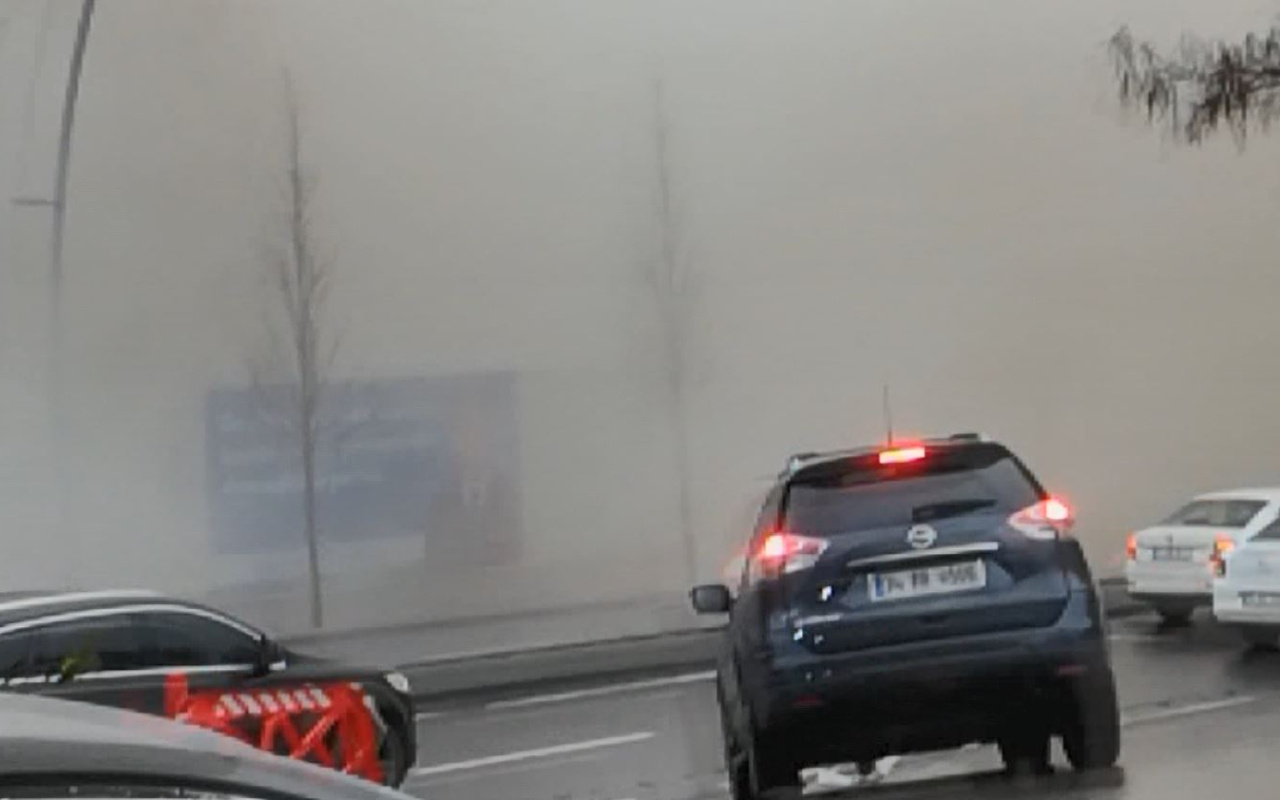 İstanbul Beylikdüzü'nde kontrollü yıkımda binanın bir kısmı çöktü