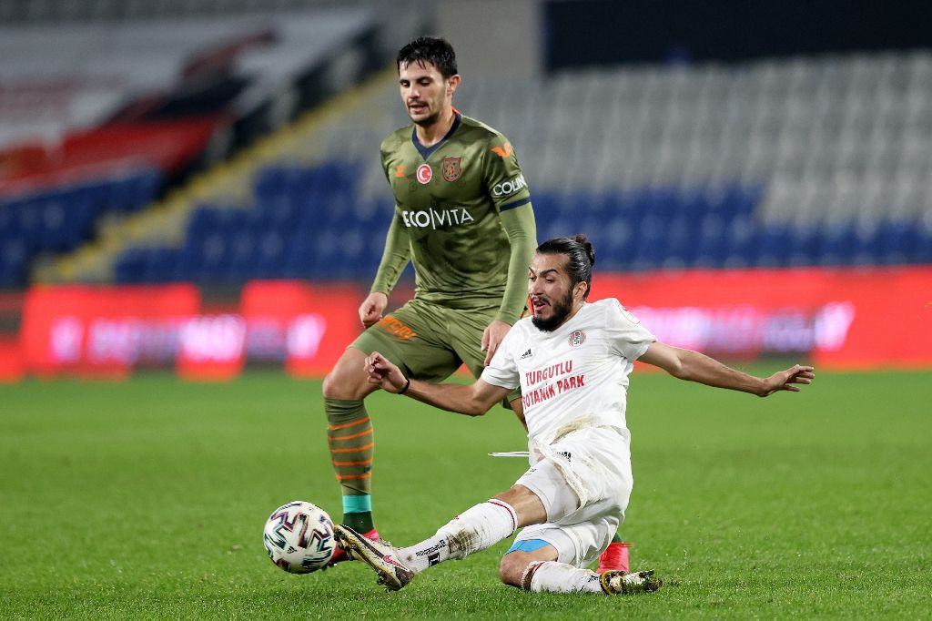 Turgutluspor'u farklı geçen Başakşehir kupada rahat turladı