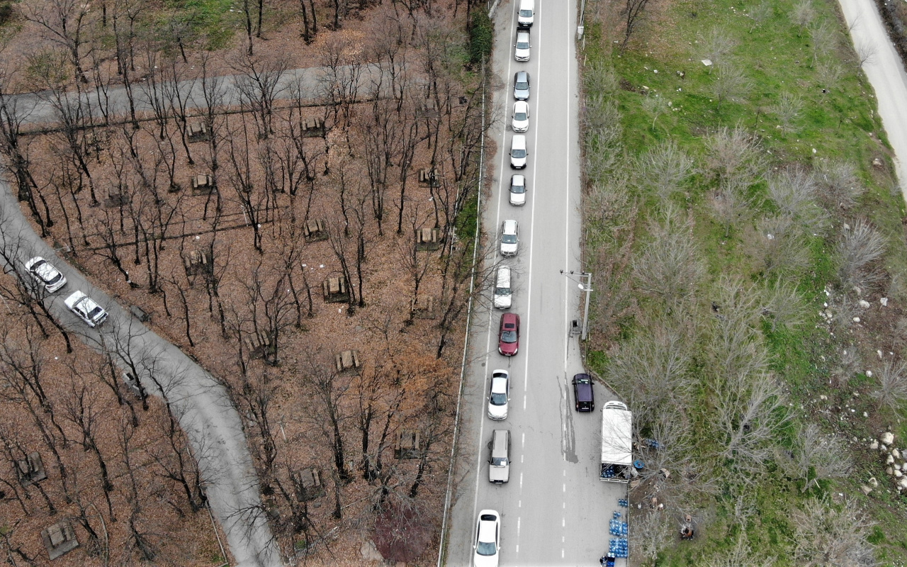 Bursa'da fiyatı duyan akın etti! Kilometrelerce kuyruk oluşturdular