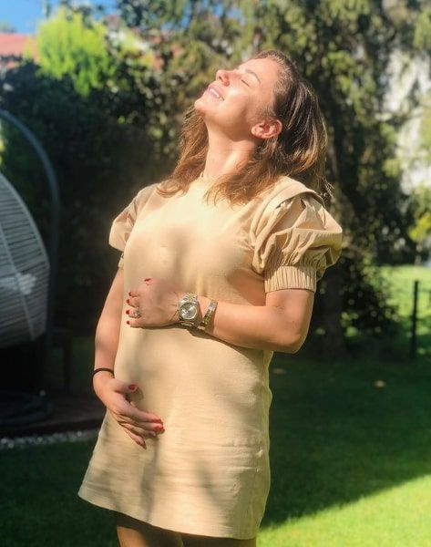 27 haftalık hamile Merve Özbey pozunu paylaştı anne olmak için artık gün sayıyor