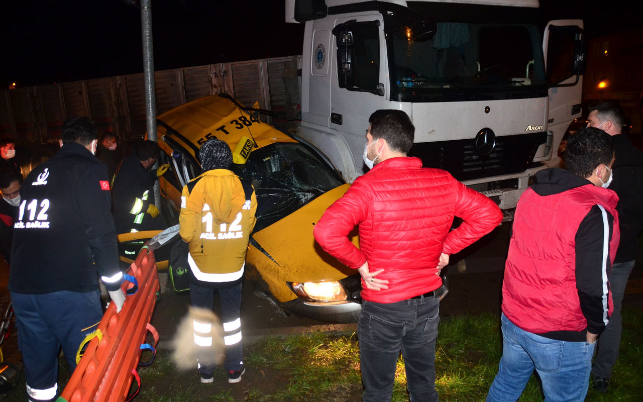 Samsun'da TIR ticari taksiye çarptı: 3 yaralı