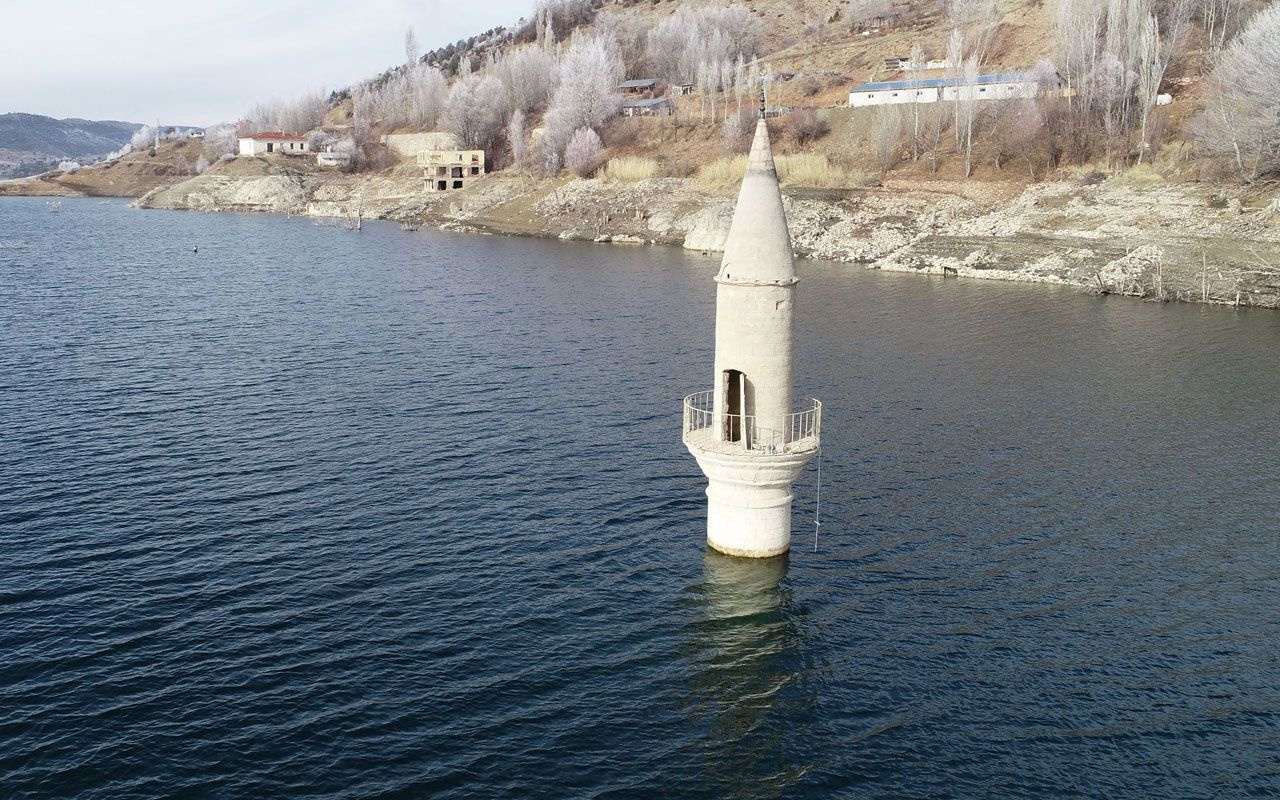 Sivas'ta suların çekildiği her yer kemiklerle dolu! Evler ve mezarlar ortaya çıktı