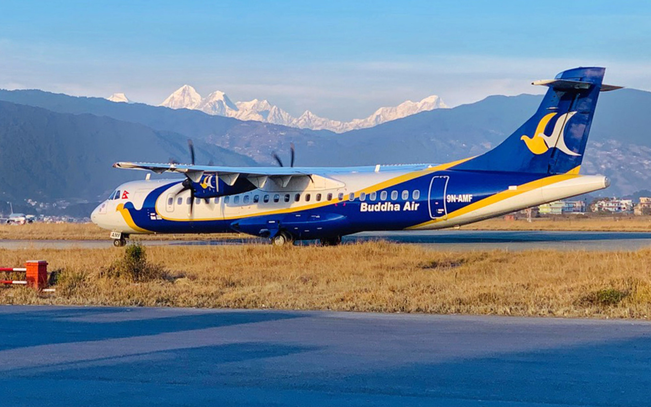 Nepal'de pilot yolcuları yanlış havaalanına indirdi