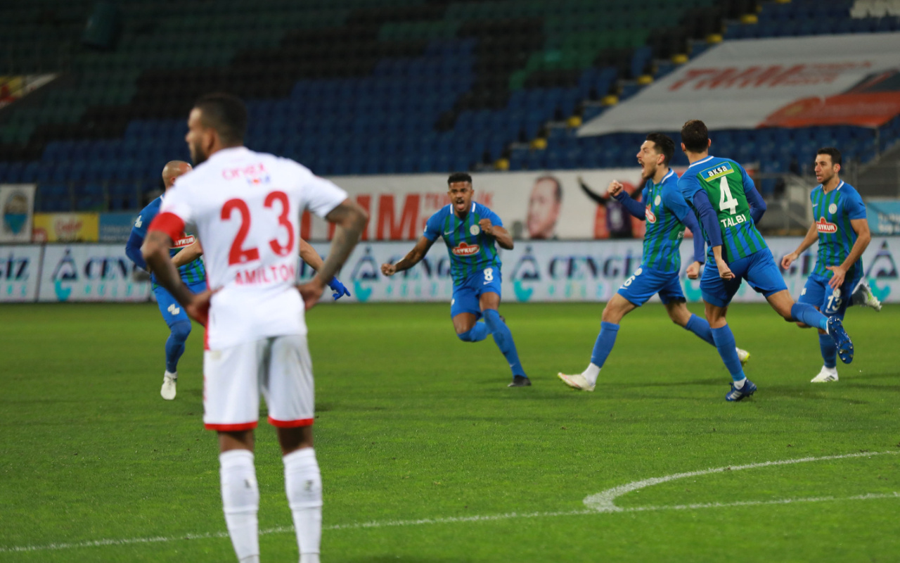 Çaykur Rizespor, Antalyaspor'u iki golle geçti