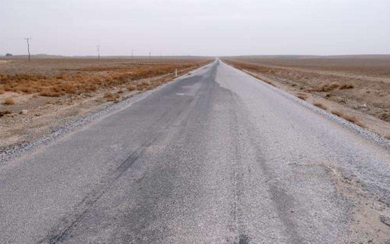 Konya'da üzerinden yol geçen obruk ürküttü! 630 metre çapında ve uydudan görülüyor