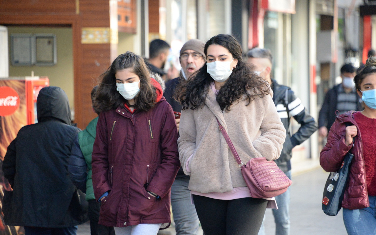 Maske takmak, soğuk havalarda yüz felci riskini azaltıyor