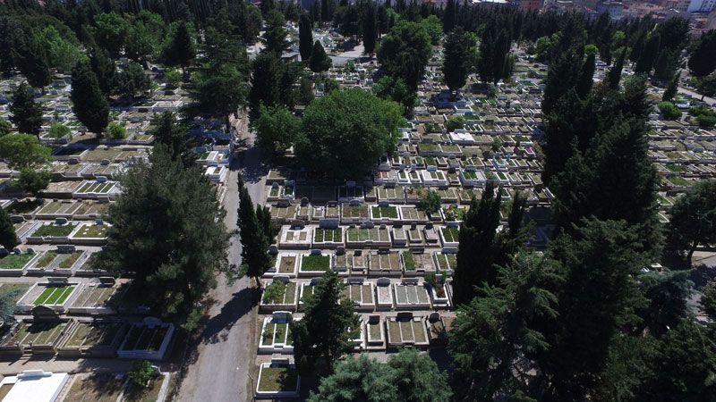 İstanbul'da mezarlar karaborsaya düştü 2 milyon liraya mezar yeri satılıyor