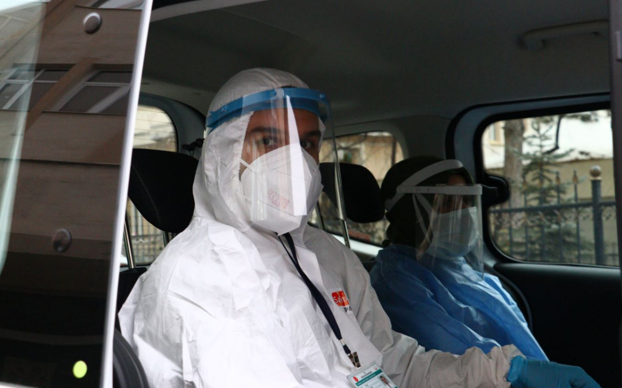 Filyasyon ekibi, koronavirüs testi pozitif olan kişiyi halayda bulmuş