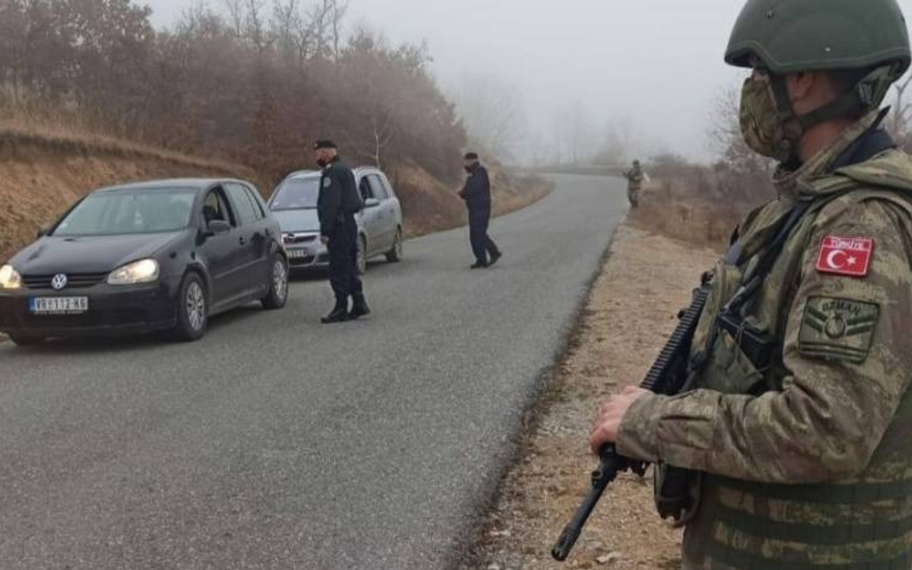 Türk askeri Kosova polisi ile Sırbistan sınırında ortak yol kontrolüne başladı