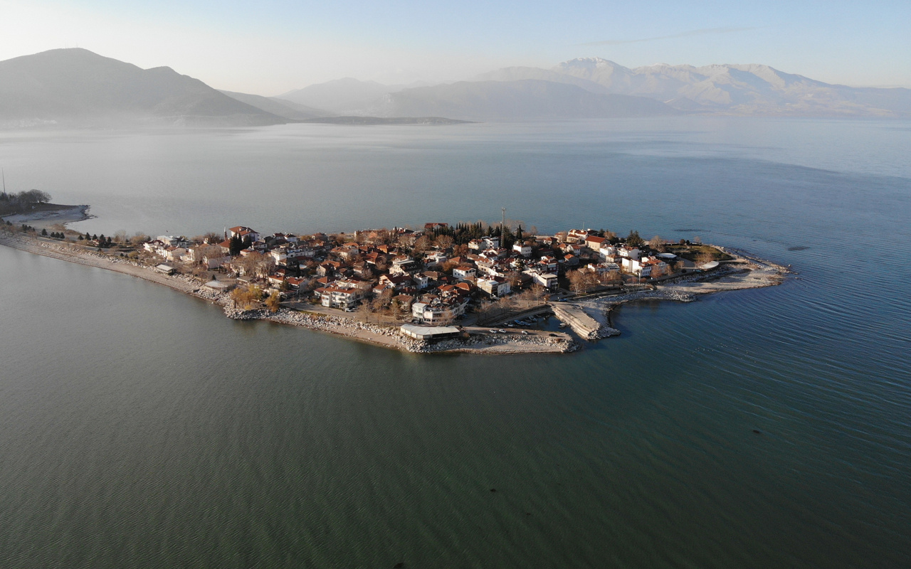 Isparta'nın sakin adasında sadece 200 kişi yaşıyor! Gören herkes hayran kaldı