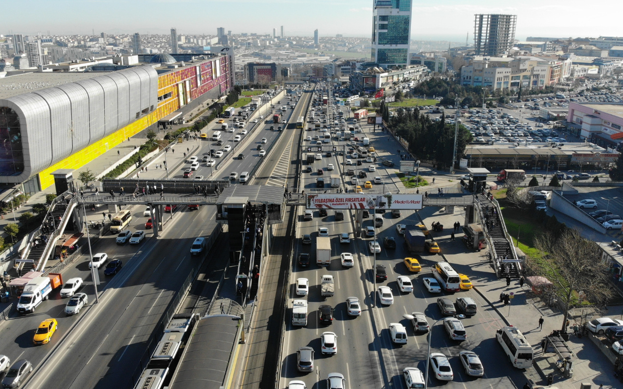 İstanbul'da kısıtlamaya 1 gün kala trafik durma noktasına geldi