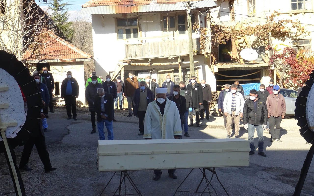 Konya'da 3 çocuk babası trafik polisi koronavirüsten hayatını kaybetti