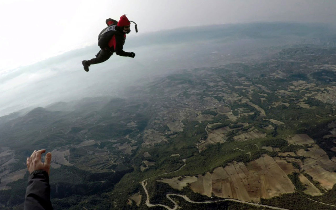 Hayko Cepkin Pamukkale'de 3 bin 500 metre yüksekten atladı nefes kesen anlar görüntülendi