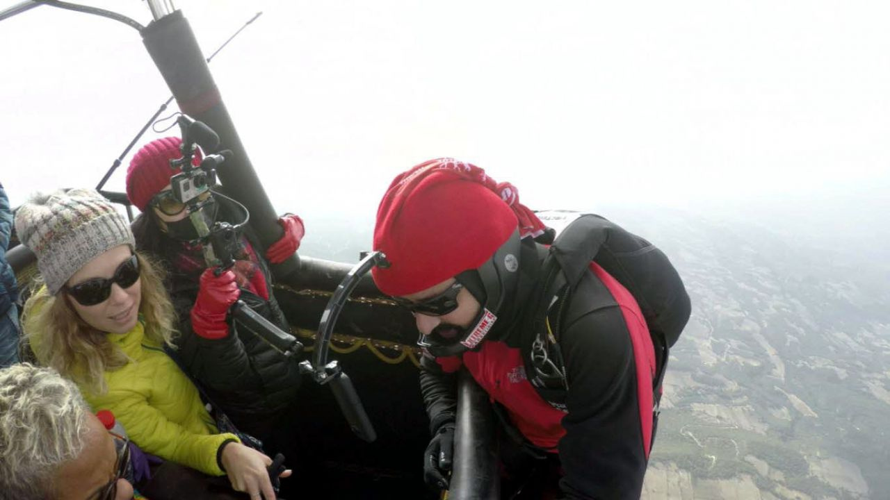Hayko Cepkin Pamukkale'de 3 bin 500 metre yüksekten atladı nefes kesen anlar görüntülendi