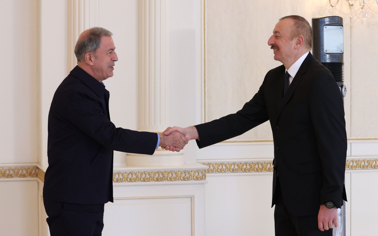 Bakan Hulusi Akar, Cumhurbaşkanı Aliyev ile görüştü